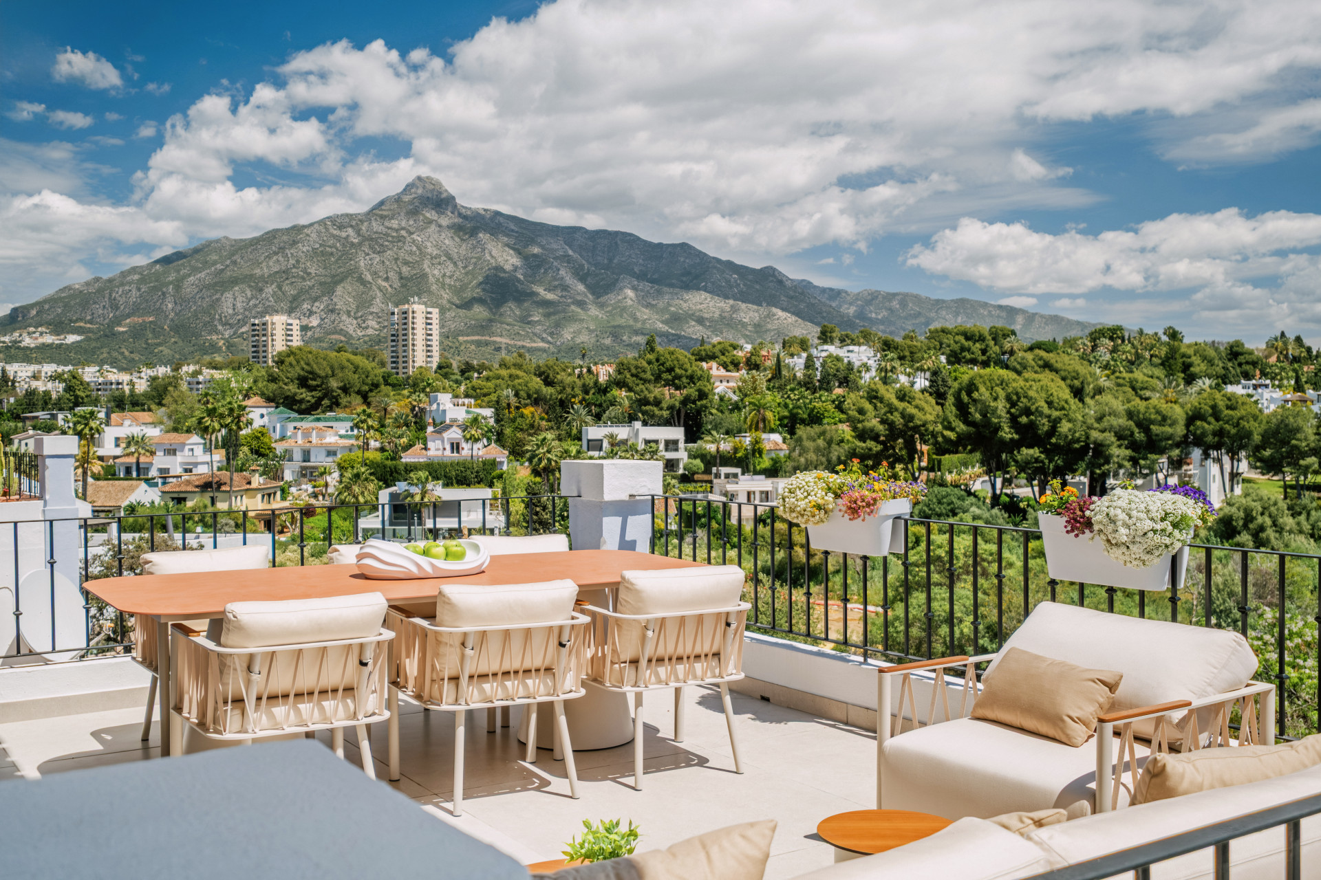 Penthouse in Nueva Andalucía MC03864205