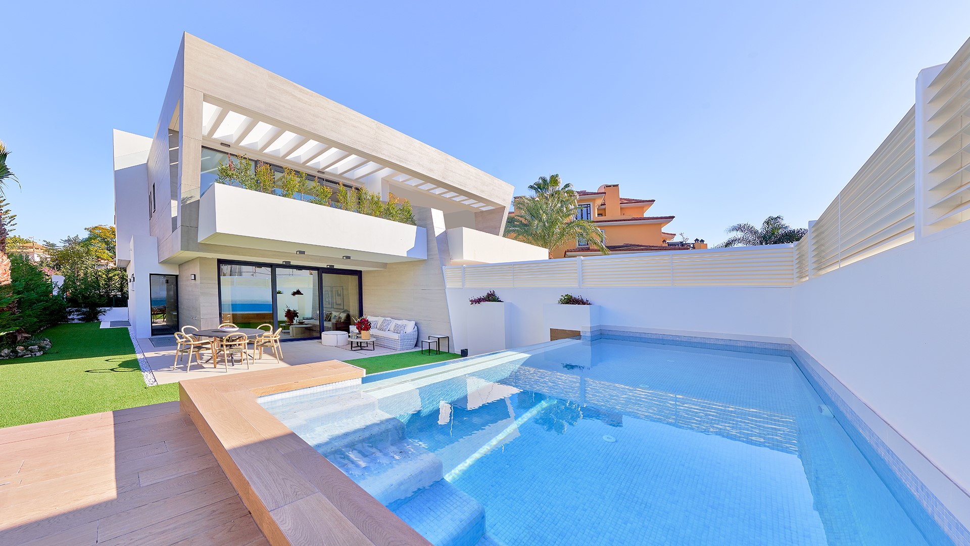 Semi-Detached Houses for sale in Marbella MC4943730