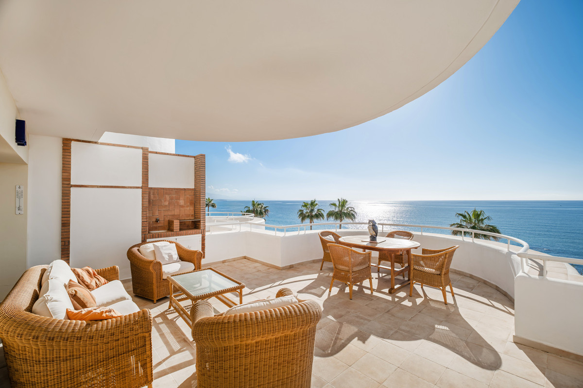 Penthouse for sale in Estepona MCO2248207