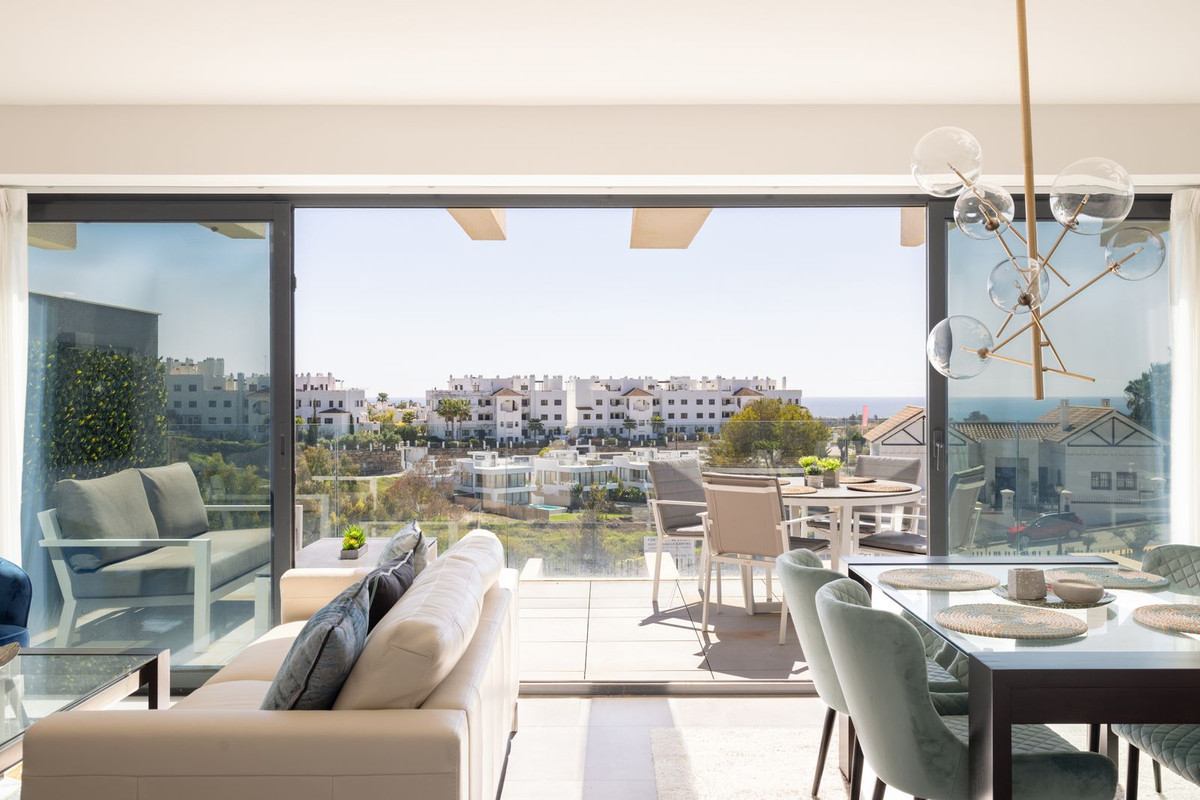 Middle Floor Apartment for sale in Estepona MCO2973935